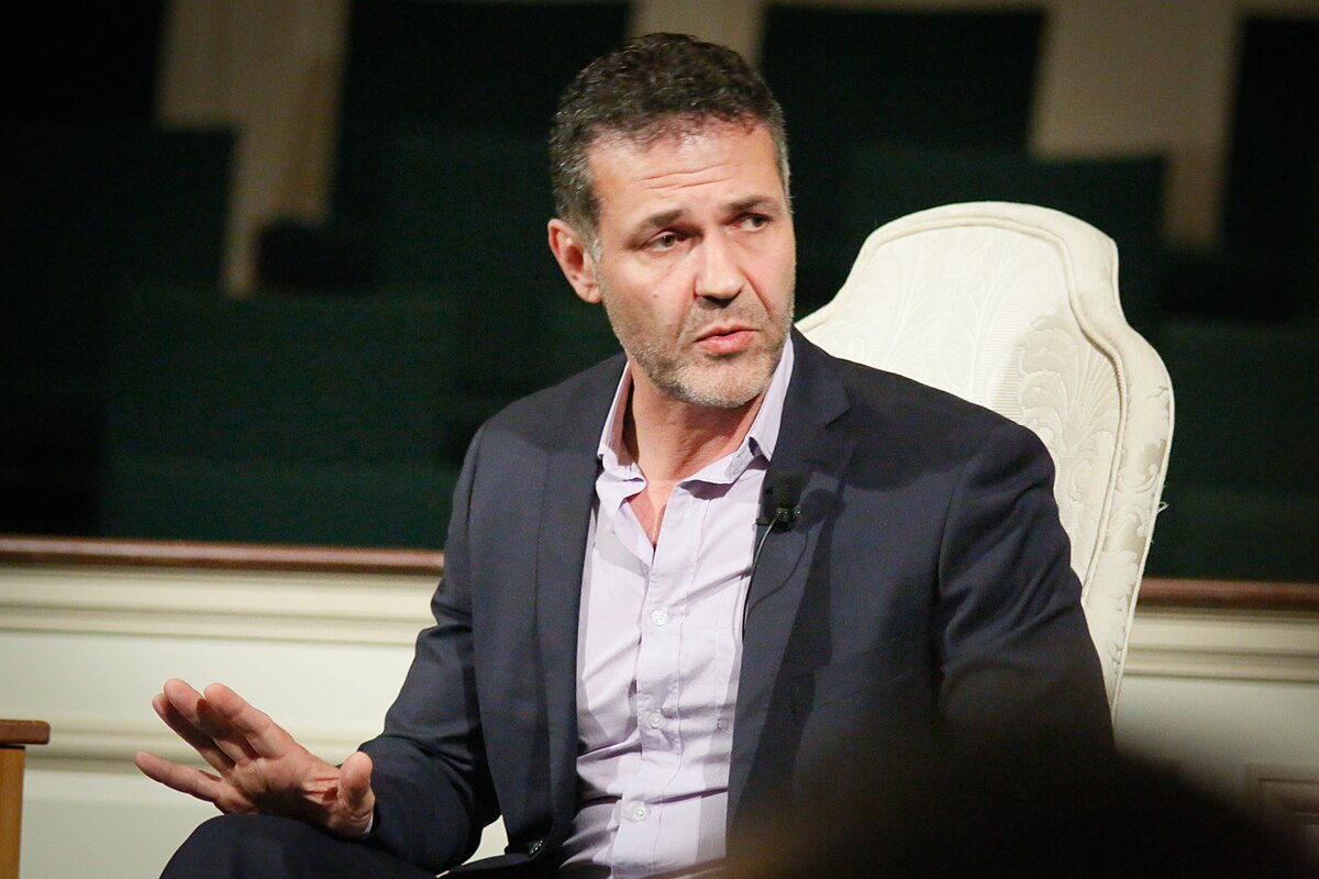 Khaled Hosseini Kimdir?